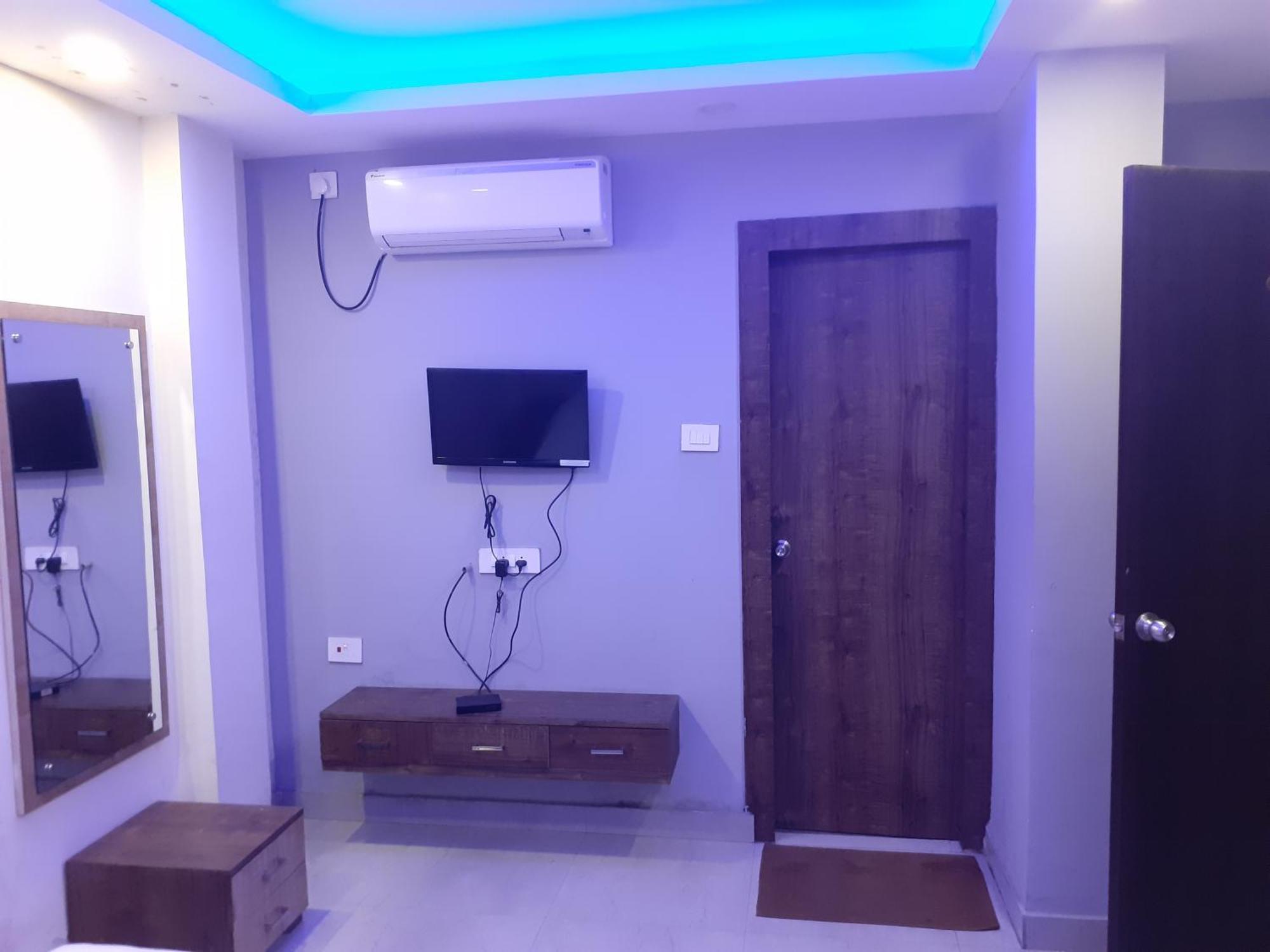 Hotel Delight Deluxe Pipra Dewās Habitación foto